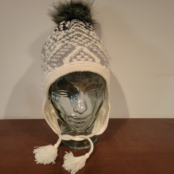 J Jill Grey and White Knit Hat O/S NWOT  Faux Fur Large Pom Pom - Picture 2 of 9